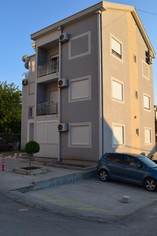 Apartment Fini Тиват Екстер'єр фото
